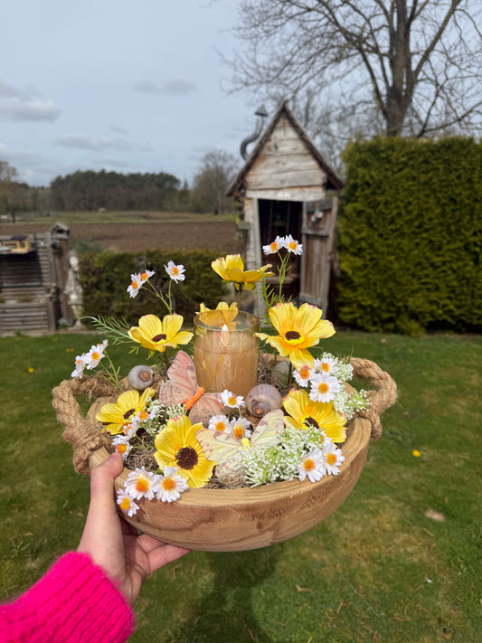 Houten schaal met kaars