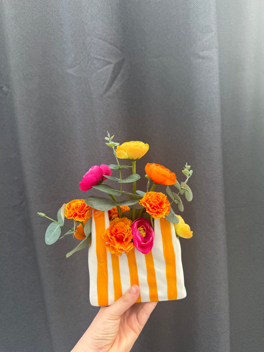 Handtas vasje met pioenen