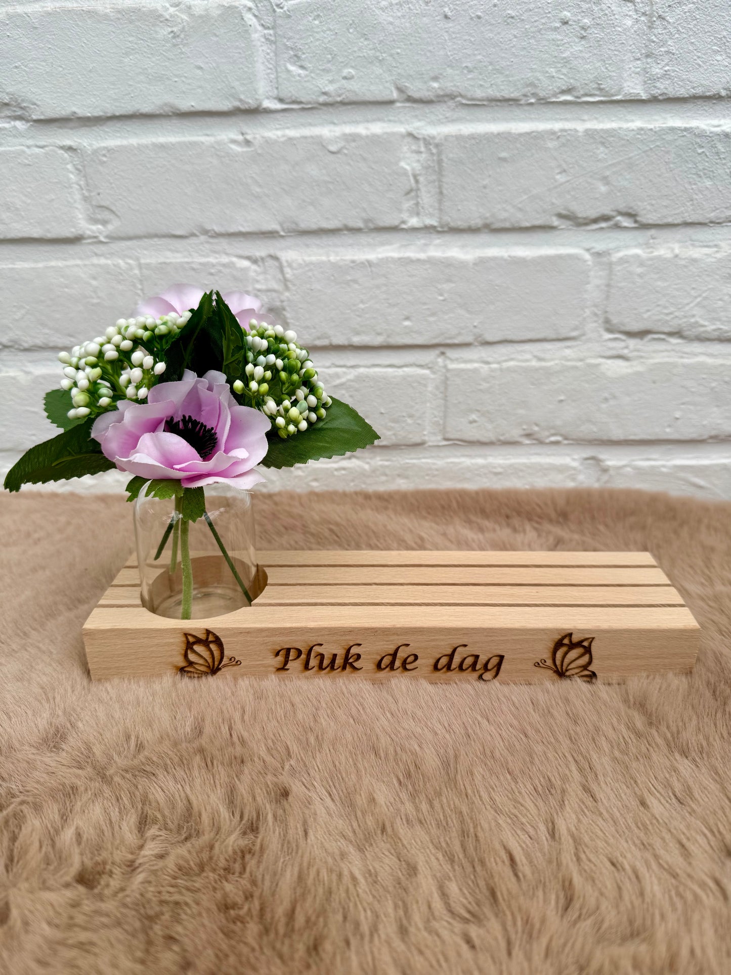 Houten staander met vaasje ‘Pluk de dag’