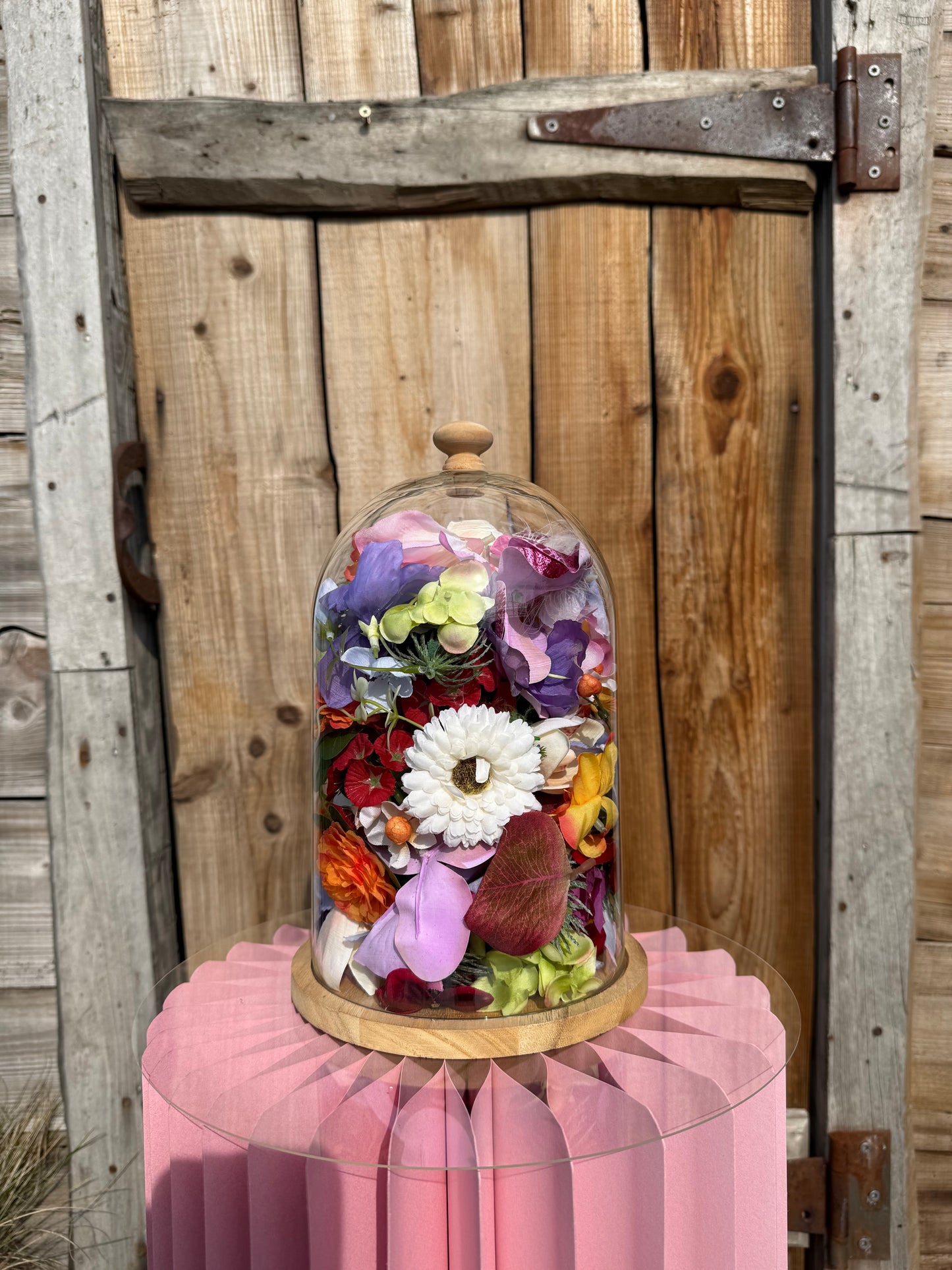 Stolp met losse bloemen